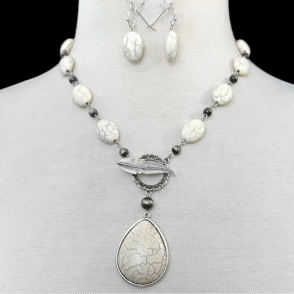 Ivory Stone Toggle Front Leaf Bead Drop Necklace Earrings Set
